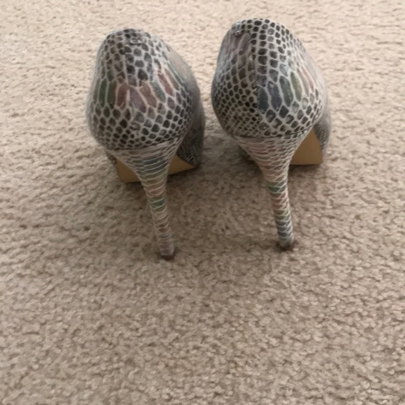 Shoes - Picture 3 of 4